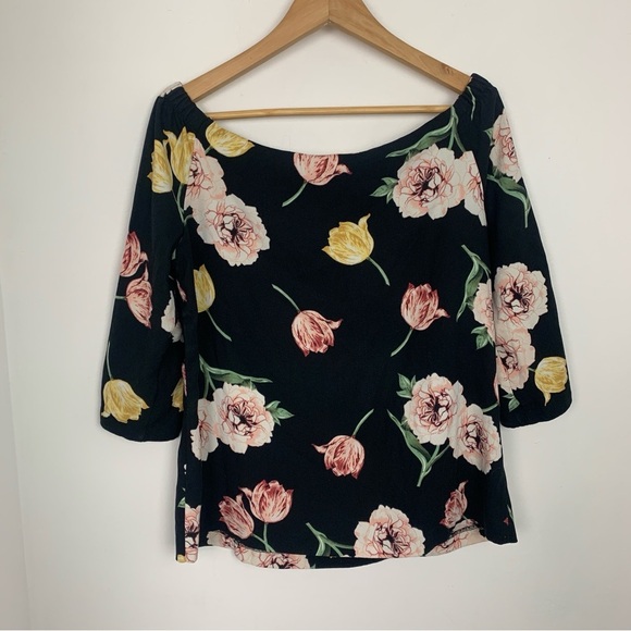 Le Chateau Floral Off-The-Shoulder Blouse - Picture 4 of 6